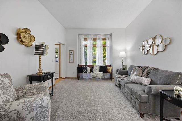 290 W 33rd Avenue, Marion, IA 52302