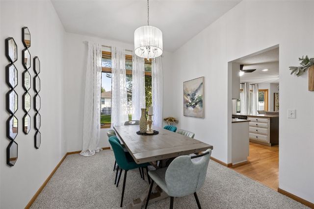 290 W 33rd Avenue, Marion, IA 52302