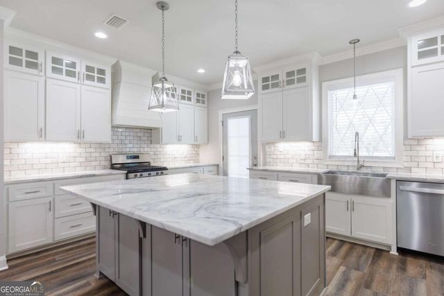 601 Pine Point Circle, Valdosta, GA 31602