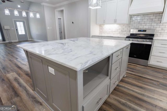 601 Pine Point Circle, Valdosta, GA 31602