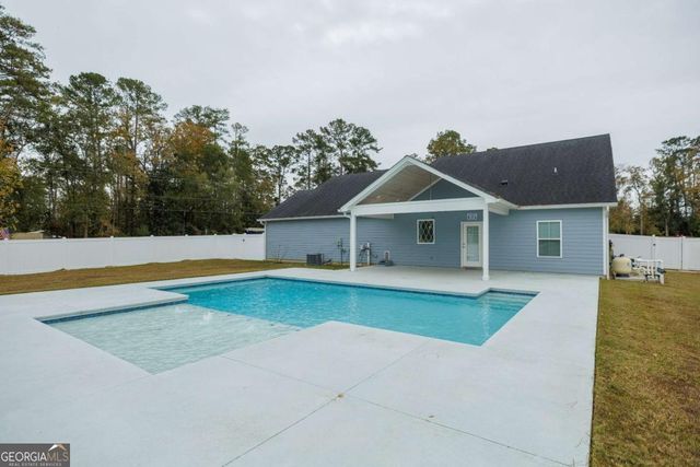601 Pine Point Circle, Valdosta, GA 31602