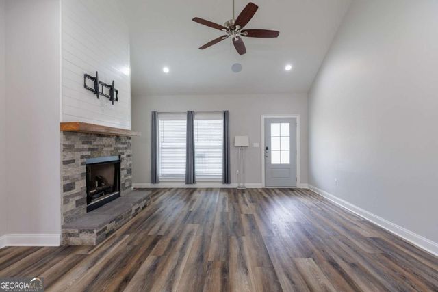 601 Pine Point Circle, Valdosta, GA 31602