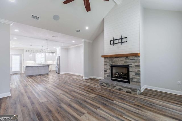 601 Pine Point Circle, Valdosta, GA 31602