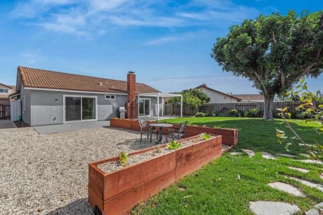 2049 Camino Dr, Escondido, CA 92026