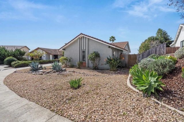 2049 Camino Dr, Escondido, CA 92026