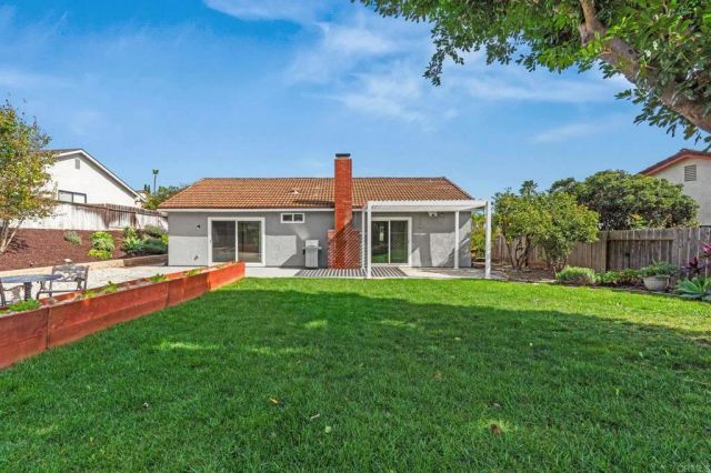 2049 Camino Dr, Escondido, CA 92026