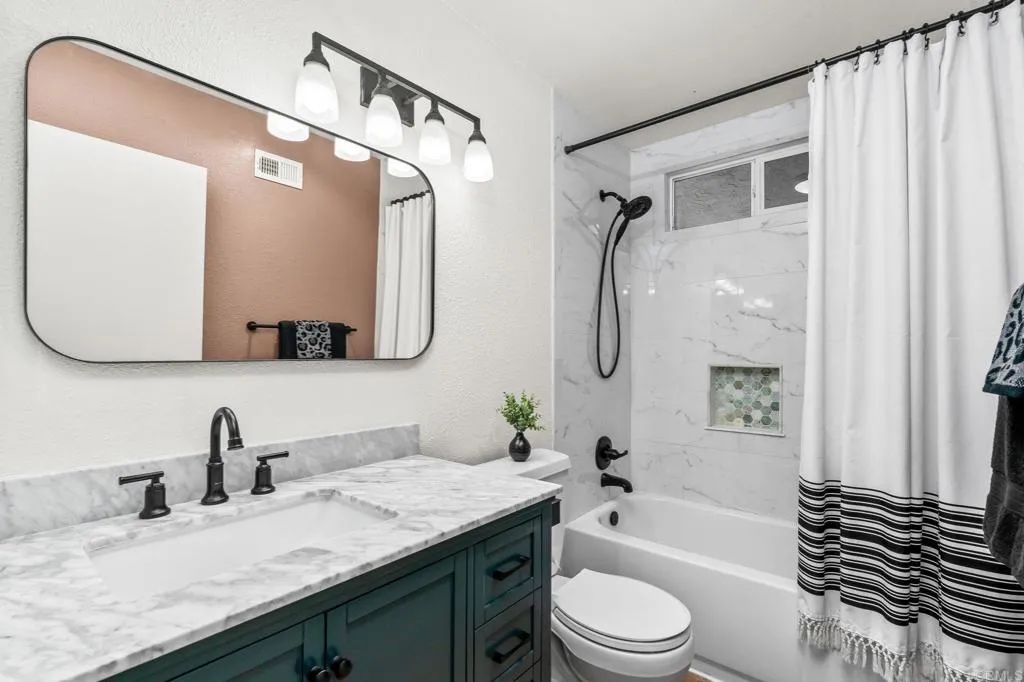 2049 Camino Dr, Escondido, CA 92026