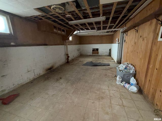 2313 S 13TH Street, Springfield, IL 62703