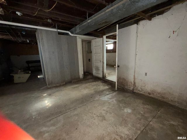 2313 S 13TH Street, Springfield, IL 62703