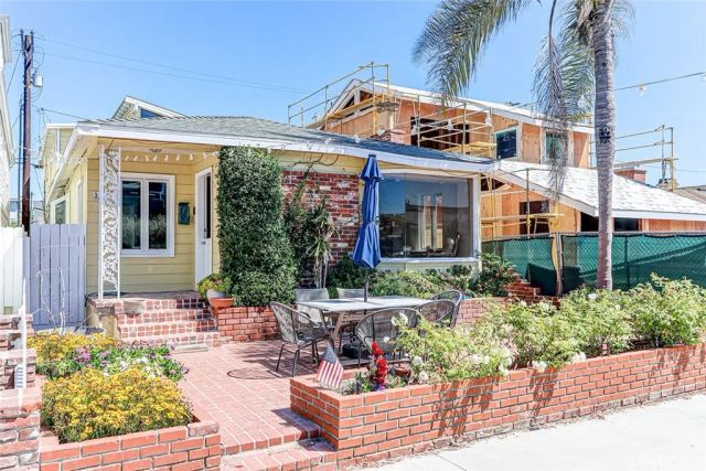 321 4th, Manhattan Beach, CA 90266
