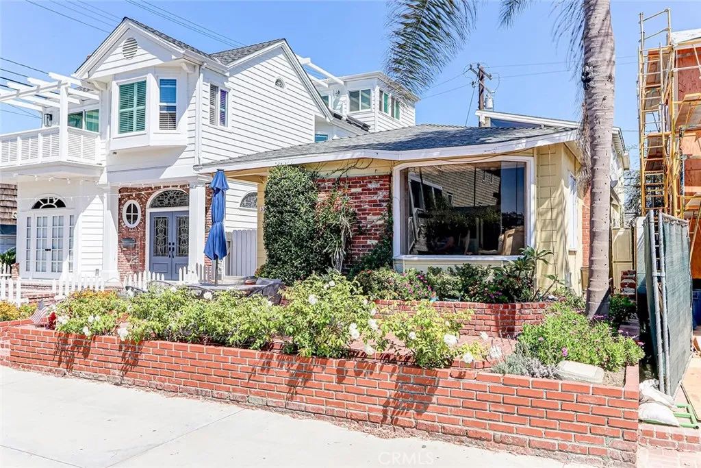 321 4th, Manhattan Beach, CA 90266