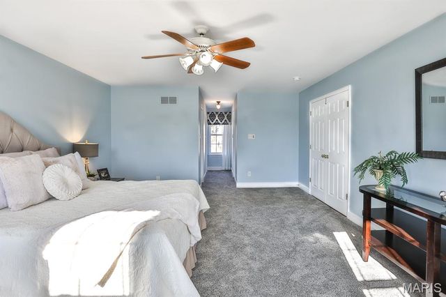 5527 Hennsley Circle, Weldon Spring, MO 63304