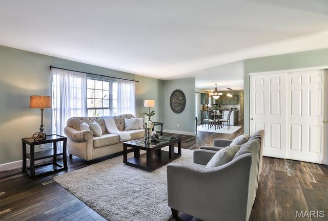 5527 Hennsley Circle, Weldon Spring, MO 63304