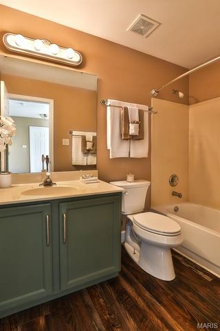 5527 Hennsley Circle, Weldon Spring, MO 63304