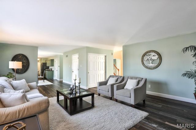 5527 Hennsley Circle, Weldon Spring, MO 63304