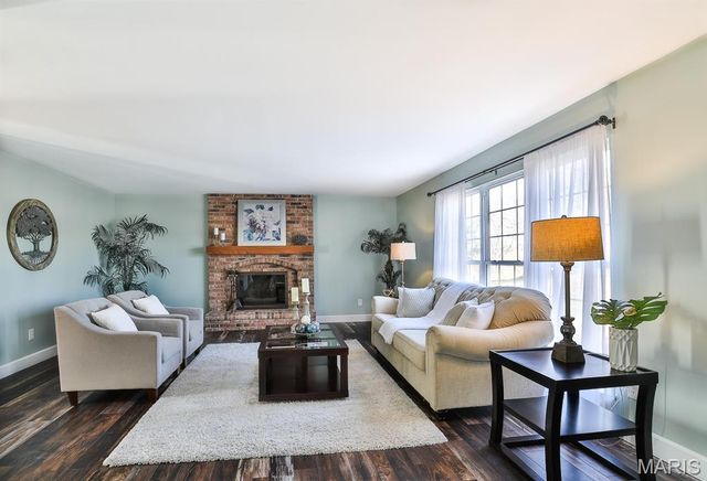 5527 Hennsley Circle, Weldon Spring, MO 63304