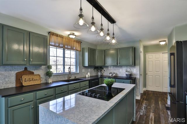 5527 Hennsley Circle, Weldon Spring, MO 63304