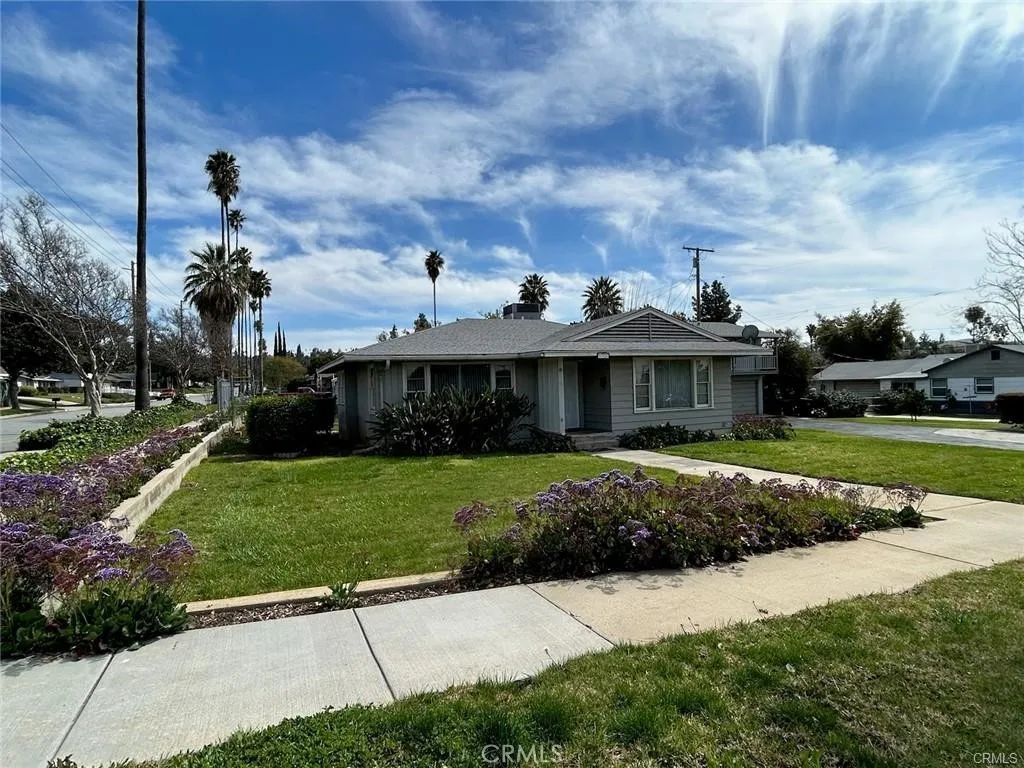 696 E Cypress, Redlands, CA 92374