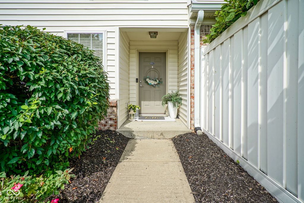 11475 Clay Court 103, Fishers, IN 46037