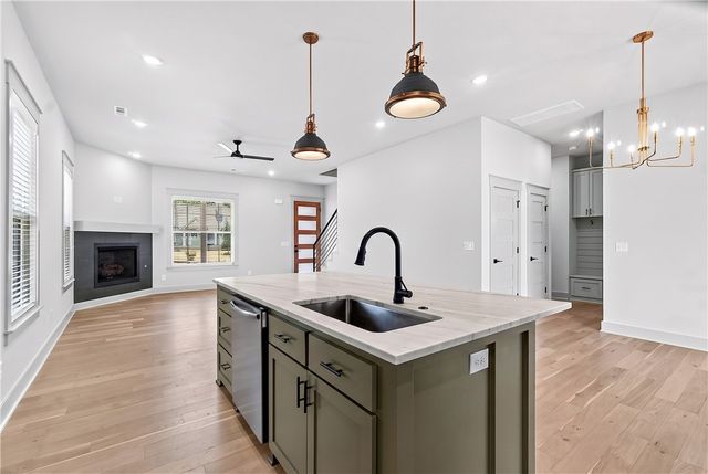 2331 W Seminole Drive, Rogers, AR 72758