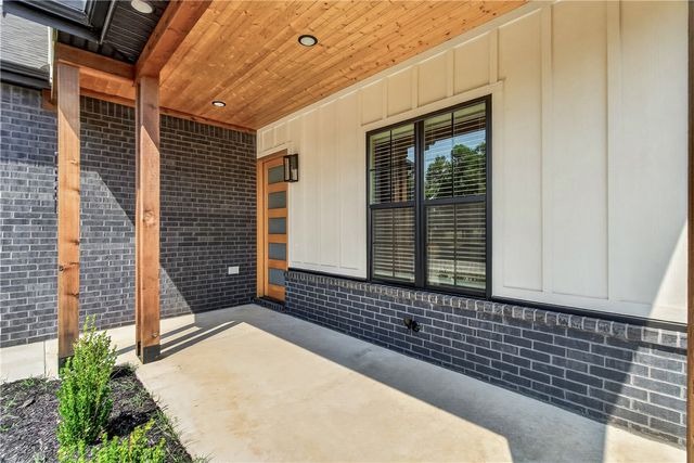 2331 W Seminole Drive, Rogers, AR 72758