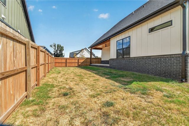2331 W Seminole Drive, Rogers, AR 72758