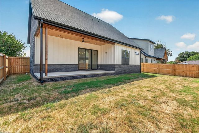 2331 W Seminole Drive, Rogers, AR 72758