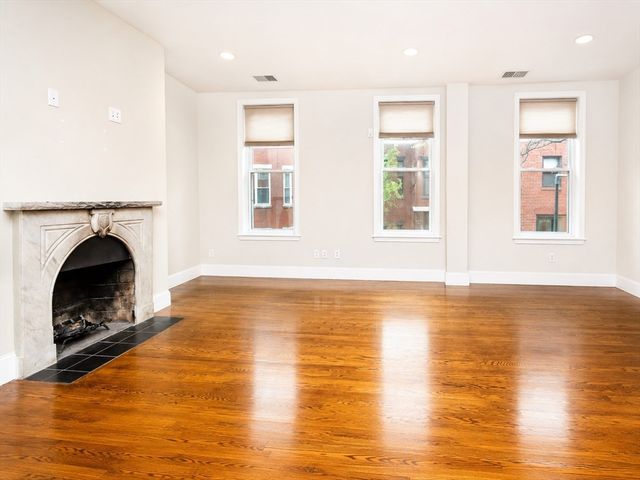 9 Auburn Street 2, Boston, MA 02129