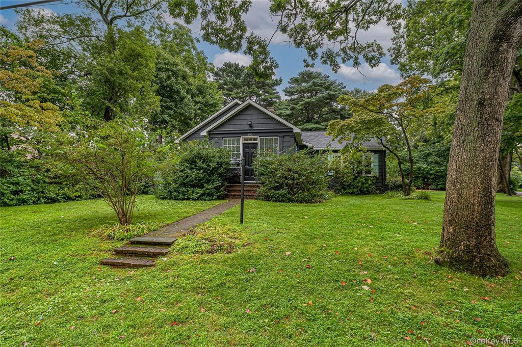 502 Brooklyn Boulevard, Brightwaters, NY 11718