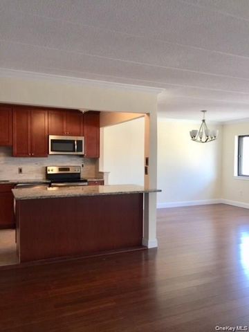 30 Greenridge Avenue 4D, White Plains, NY 10605