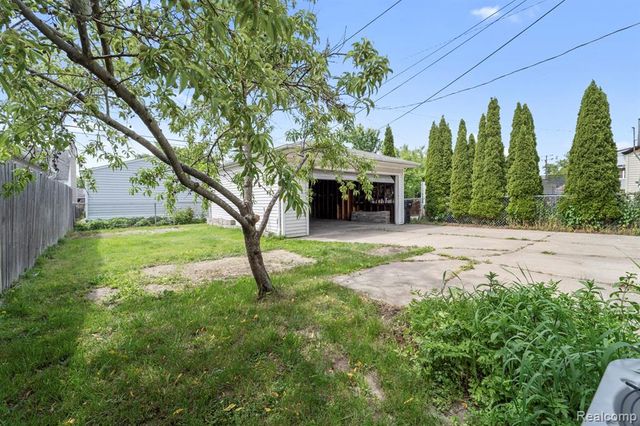 19304 Connecticut Street, Roseville, MI 48066