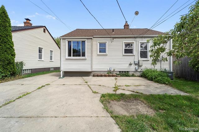 19304 Connecticut Street, Roseville, MI 48066