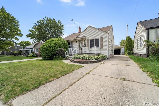 19304 Connecticut Street, Roseville, MI 48066