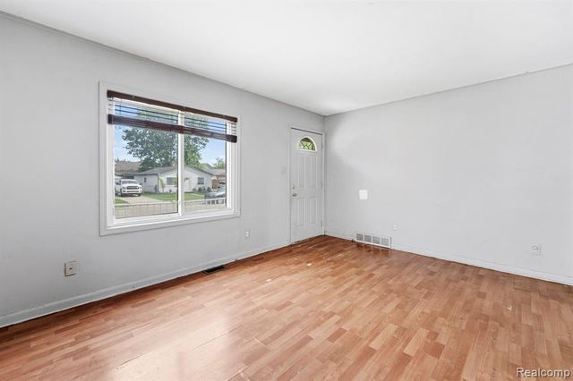 19304 Connecticut Street, Roseville, MI 48066