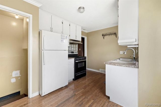 19304 Connecticut Street, Roseville, MI 48066