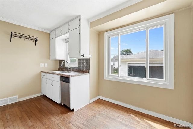 19304 Connecticut Street, Roseville, MI 48066