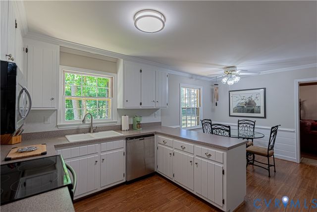 9741 Ashworth Dr, North Chesterfield, VA 23236