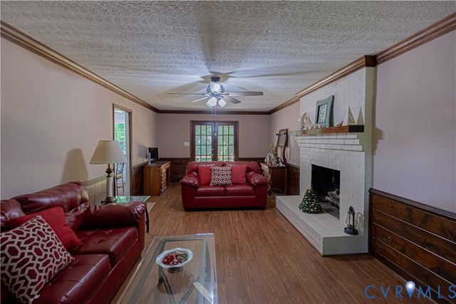 9741 Ashworth Dr, North Chesterfield, VA 23236