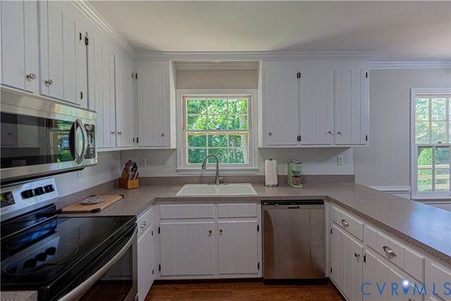 9741 Ashworth Dr, North Chesterfield, VA 23236