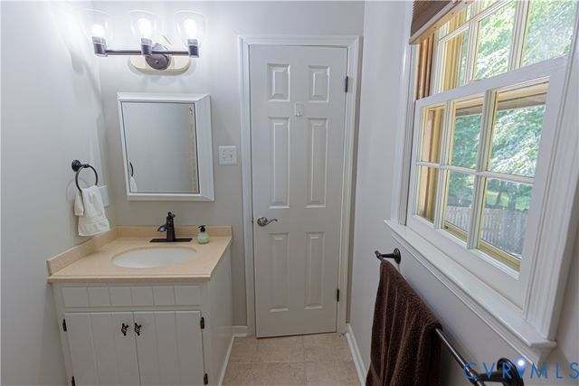 9741 Ashworth Dr, North Chesterfield, VA 23236