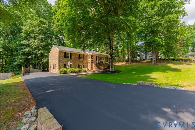 9741 Ashworth Dr, North Chesterfield, VA 23236