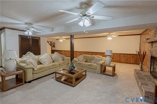 9741 Ashworth Dr, North Chesterfield, VA 23236