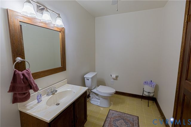 9741 Ashworth Dr, North Chesterfield, VA 23236