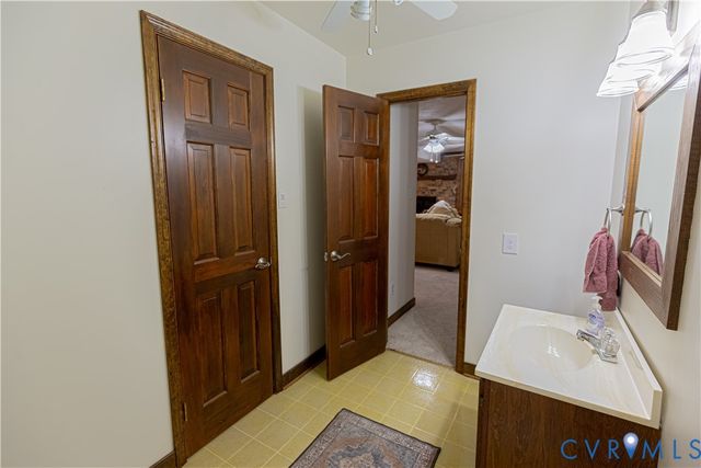 9741 Ashworth Dr, North Chesterfield, VA 23236