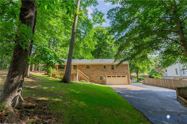 9741 Ashworth Dr, North Chesterfield, VA 23236