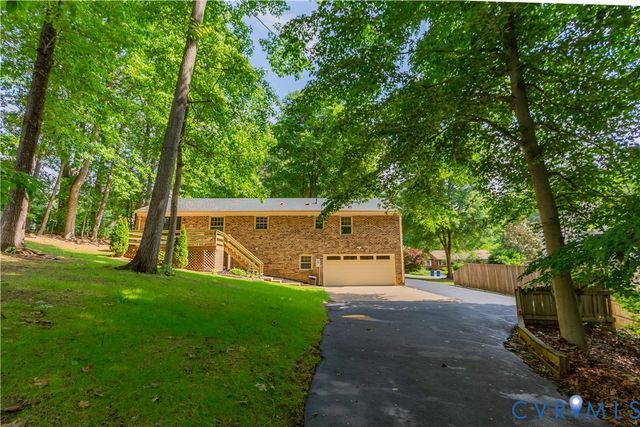 9741 Ashworth Dr, North Chesterfield, VA 23236