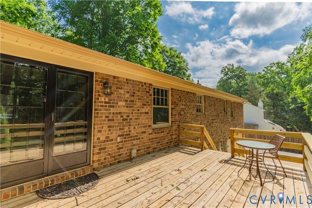 9741 Ashworth Dr, North Chesterfield, VA 23236