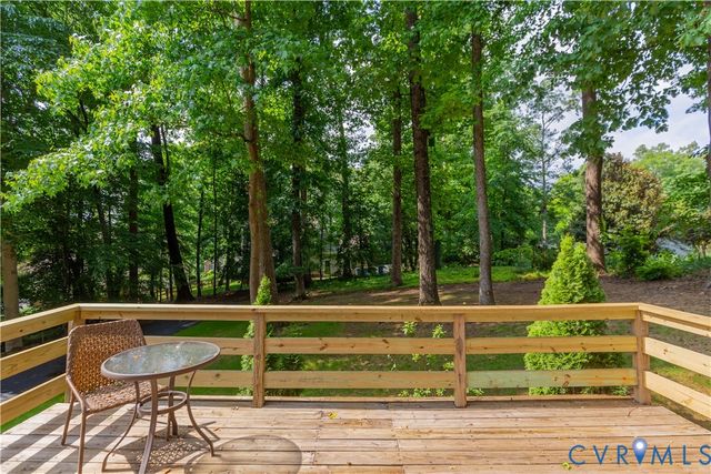 9741 Ashworth Dr, North Chesterfield, VA 23236
