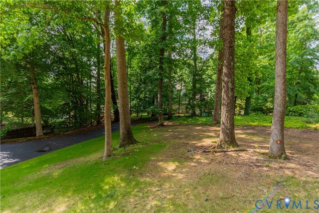 9741 Ashworth Dr, North Chesterfield, VA 23236