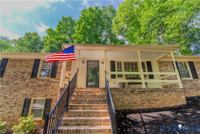 9741 Ashworth Dr, North Chesterfield, VA 23236